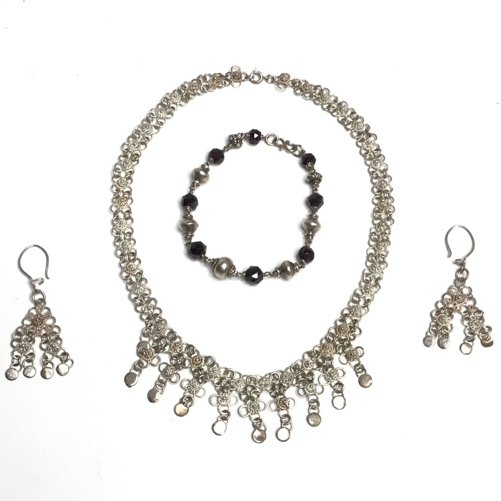 Set Necklace bracelet pierced earrings Solver Tone